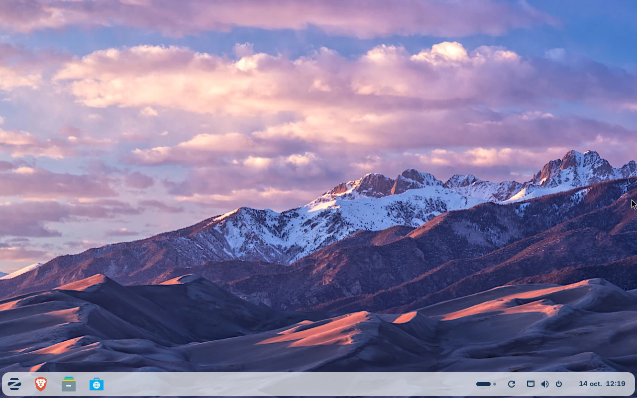 Zorin OS sur la machine de référence : Le bureau au démarrage : fond bleu Zorin, barre des tâches en bas